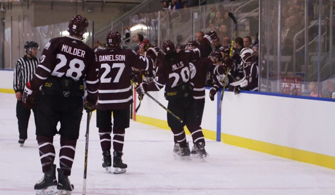 Men’s hockey wins first game at new rink